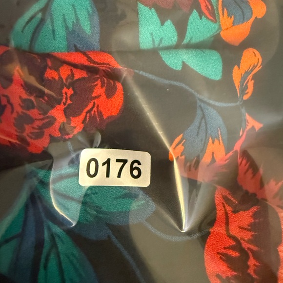 Torrid Georgette Pintuck Button-Front Blouse Plus Size 1X - Picture 7 of 7